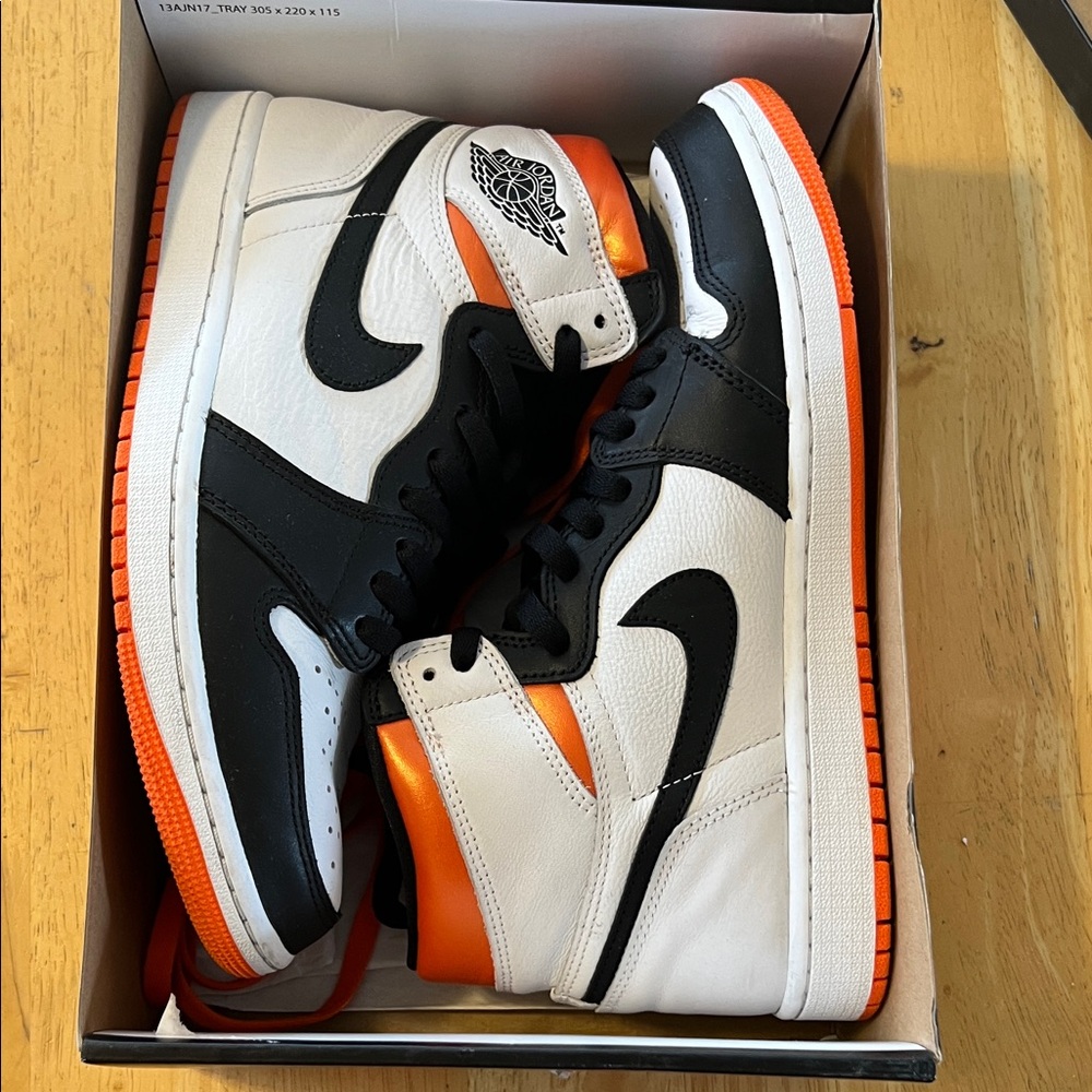 Nike Air Jordan 1 retro High OG Electro Orange high top sneaker